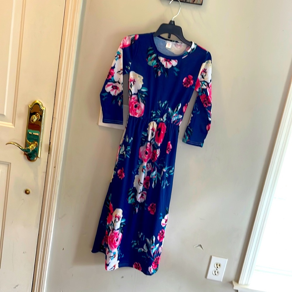Girls floral dress 10/12 from Zulily
